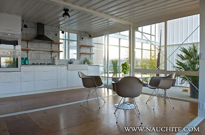 First-Shipping-Container-House-in-Mojave-Desert5.jpg