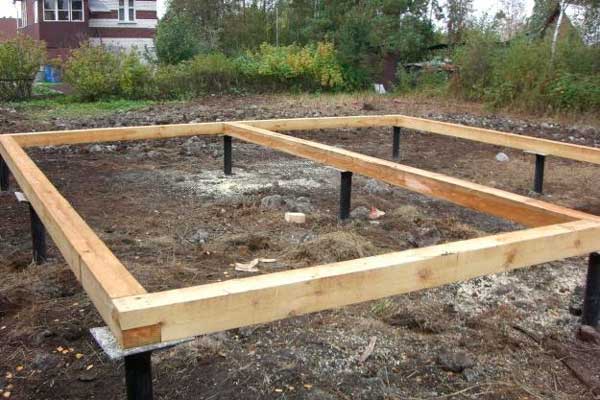 Fundament-dlya-saraya-na-vintovyh-svayah.jpg