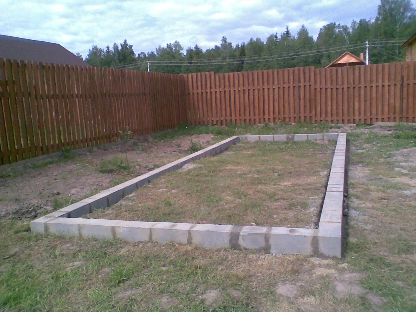 Fundament-iz-betonnyz-blokov.jpg
