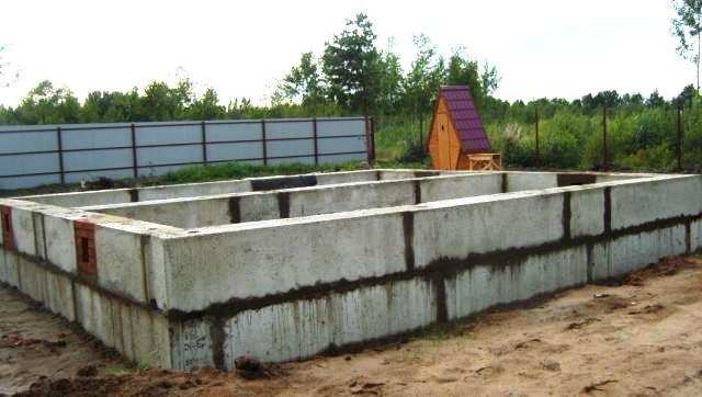 Ustrojstvo-betonnogo-fundamenta-dlya-teplicy.jpg