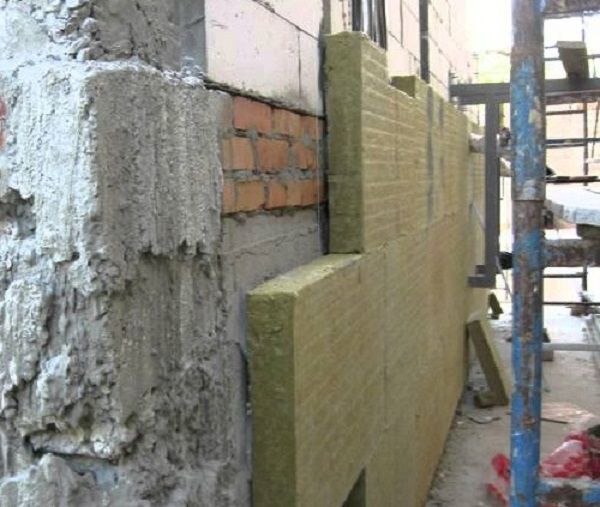 Uteplenie-fundamenta-mineralovatnoy-plitoy.jpg