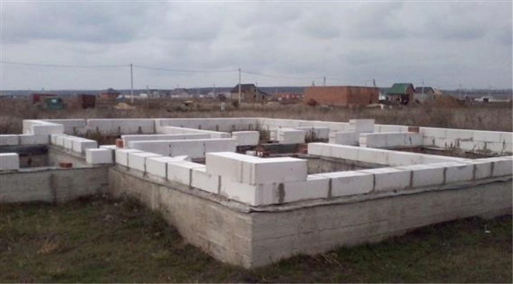 fundament-dlya-saraya-kakoj-luchshe-vybrat-i-kak-sdelat-17.jpg