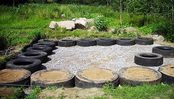 fundament-iz-pokrushek-pod-besedku.jpg