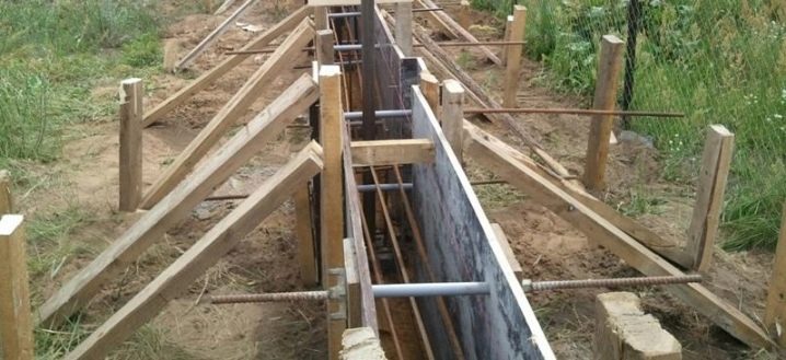 fundament-pod-zabor-raznovidnosti-i-osobennosti-21.jpg