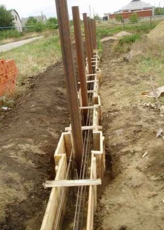 fundament-pod-zabor-raznovidnosti-i-osobennosti-35.jpg