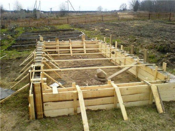 opalubka-dlja-fundamenta.jpg