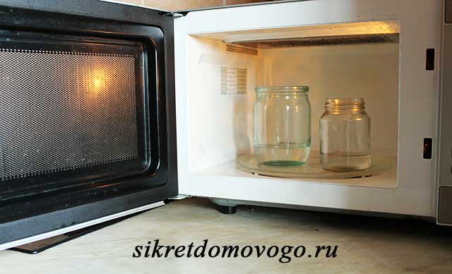 sterilizatsiya-banok-v-mikrovolnovke.jpg