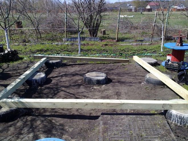 stolbchatyj-fundament-iz-pokryshek-e1438075593826.jpg