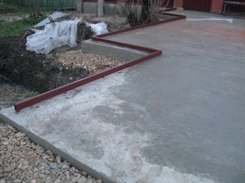 zalivki-betonnojj-ploshhadki-500x375.jpg
